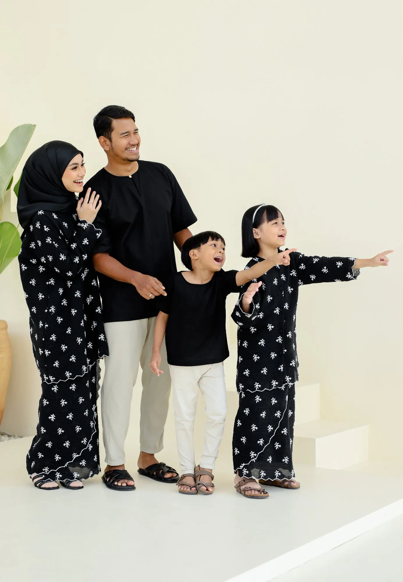 Bertemu Kurung (Black)