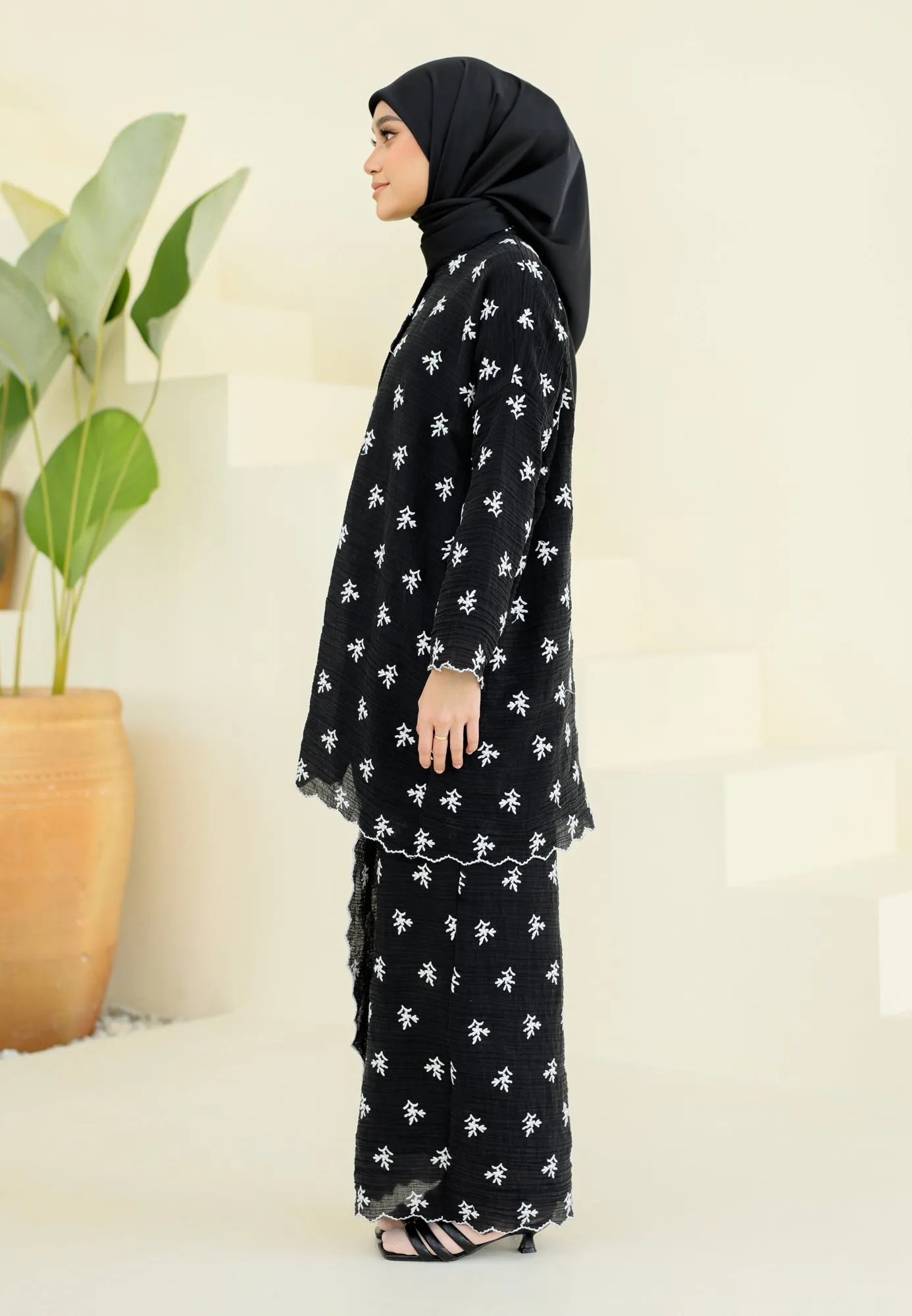 Bertemu Kurung (Black)