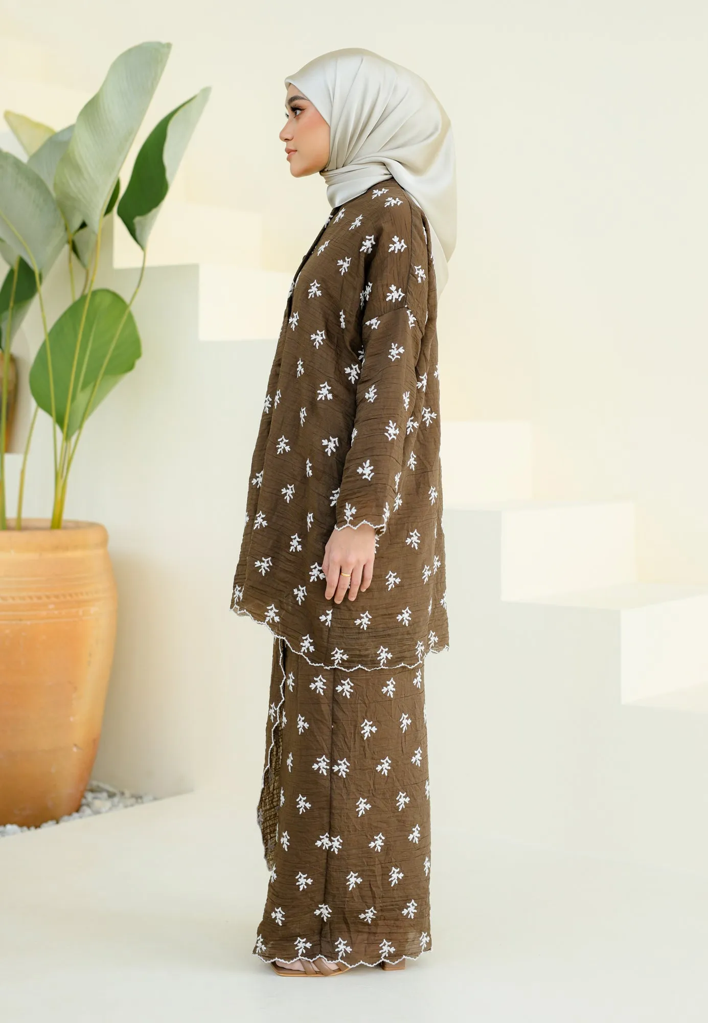 Bertemu Kurung (Dark Brown)