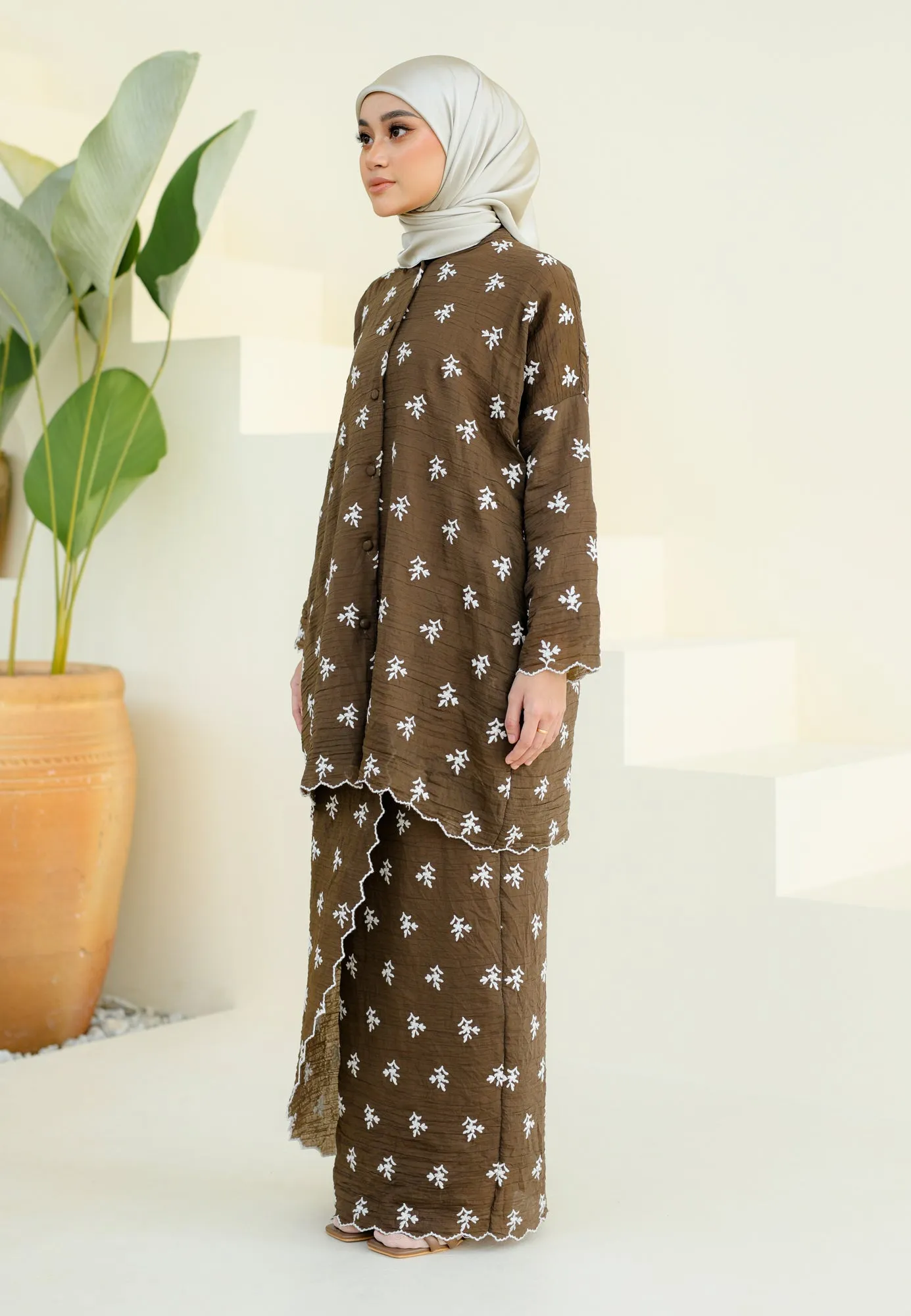 Bertemu Kurung (Dark Brown)