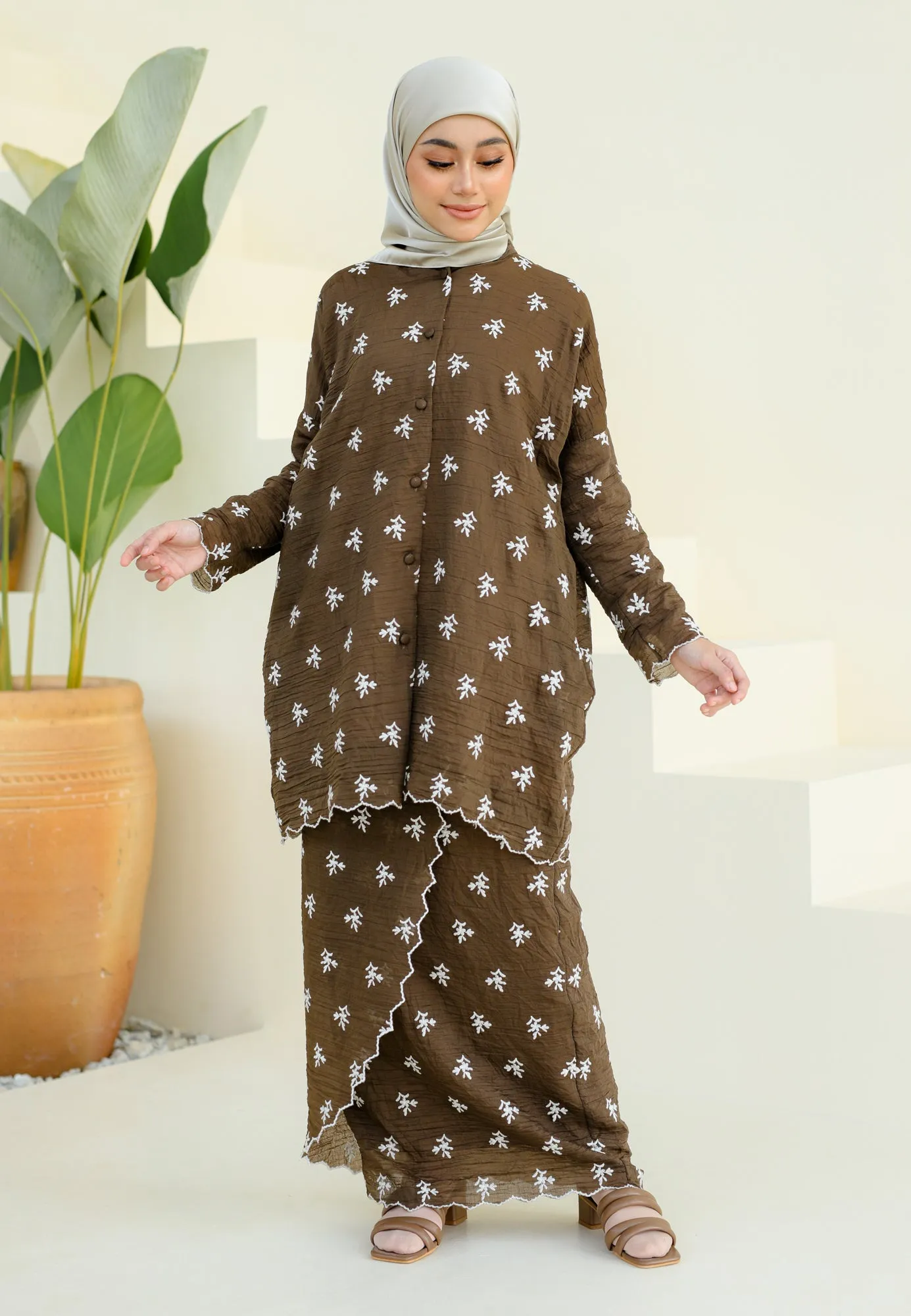 Bertemu Kurung (Dark Brown)