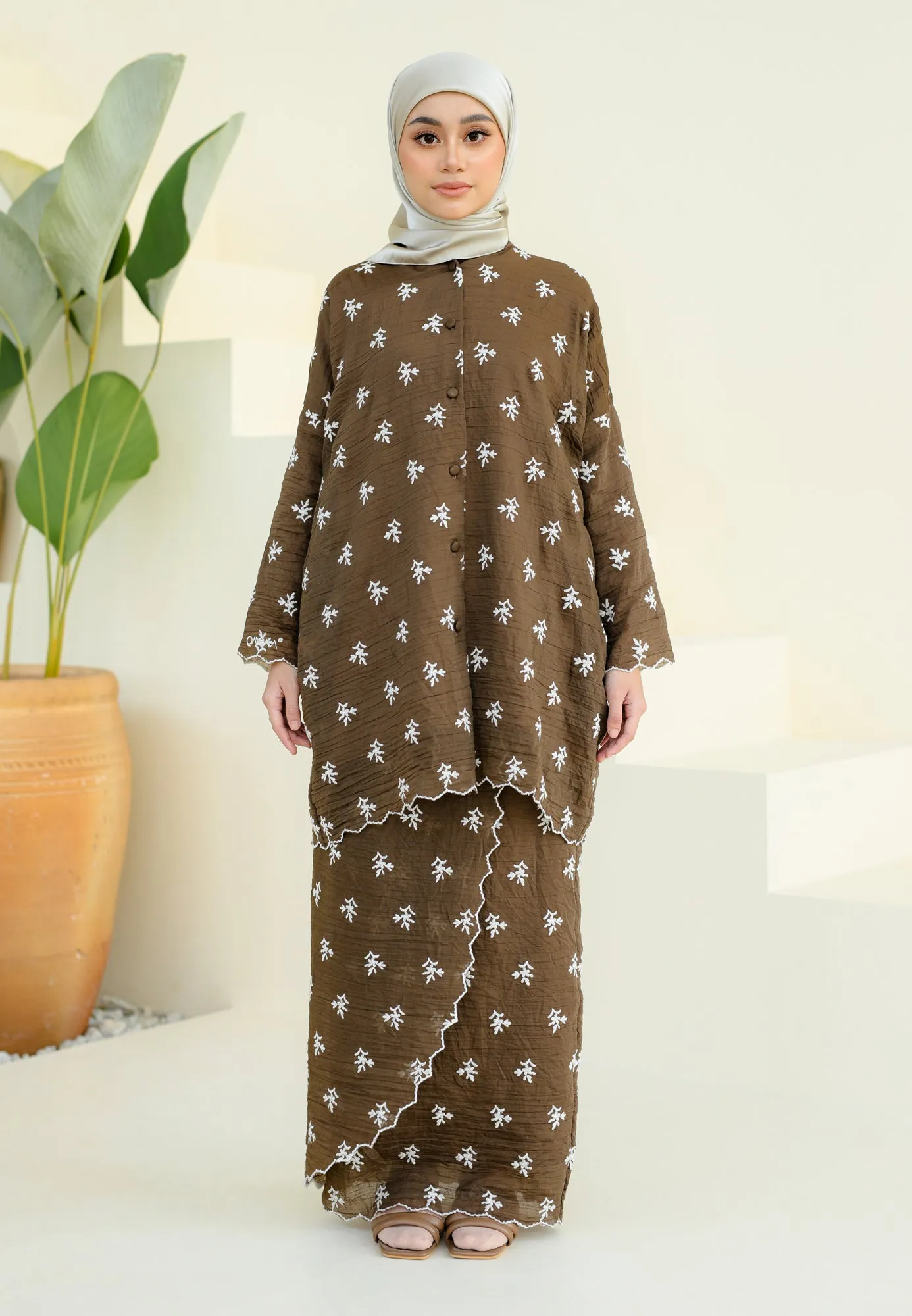 Bertemu Kurung (Dark Brown)