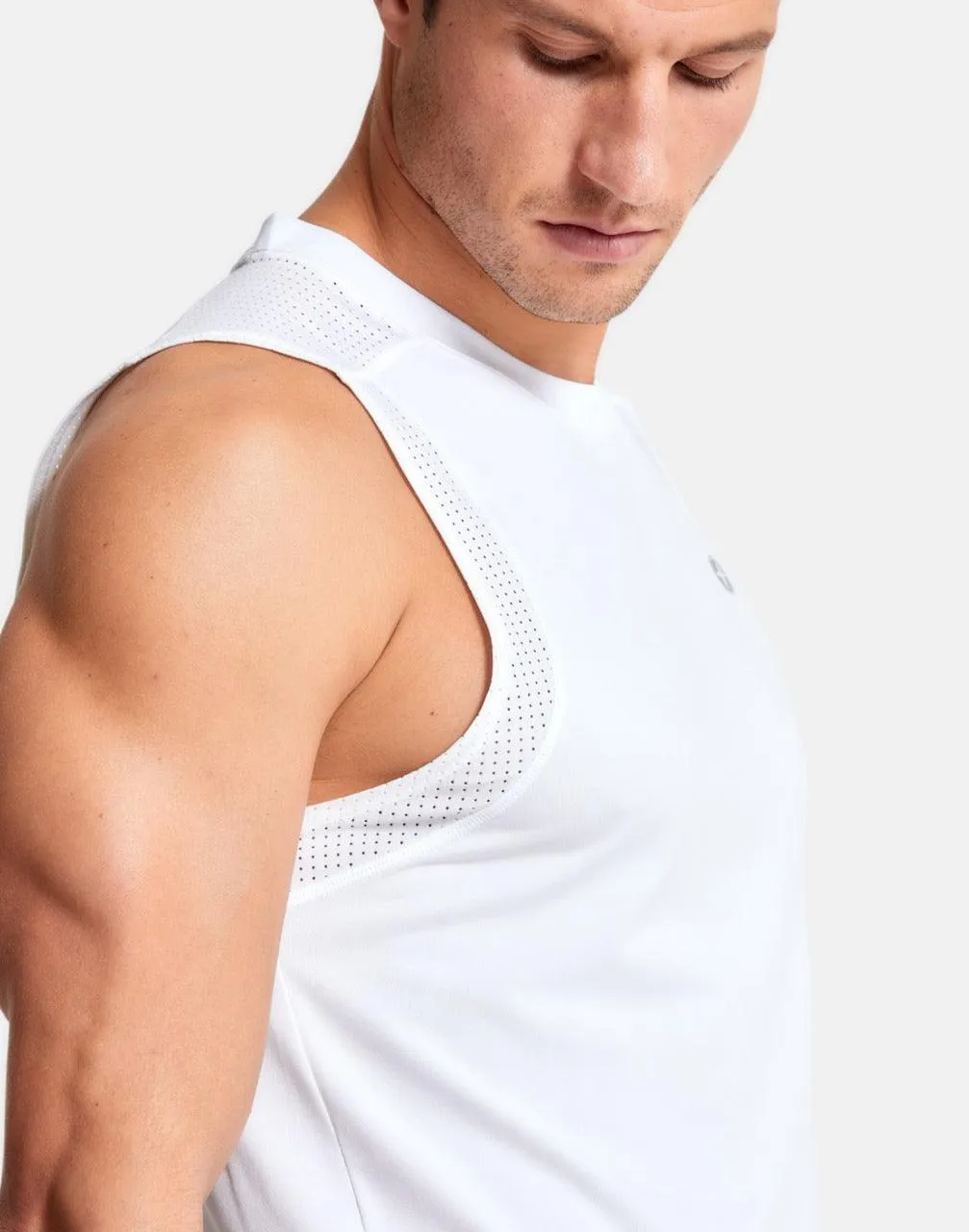 Mens Celero Vest in Striker White